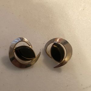 Sarah Coventry Clip Gold-tone earrings with Black Stone Center